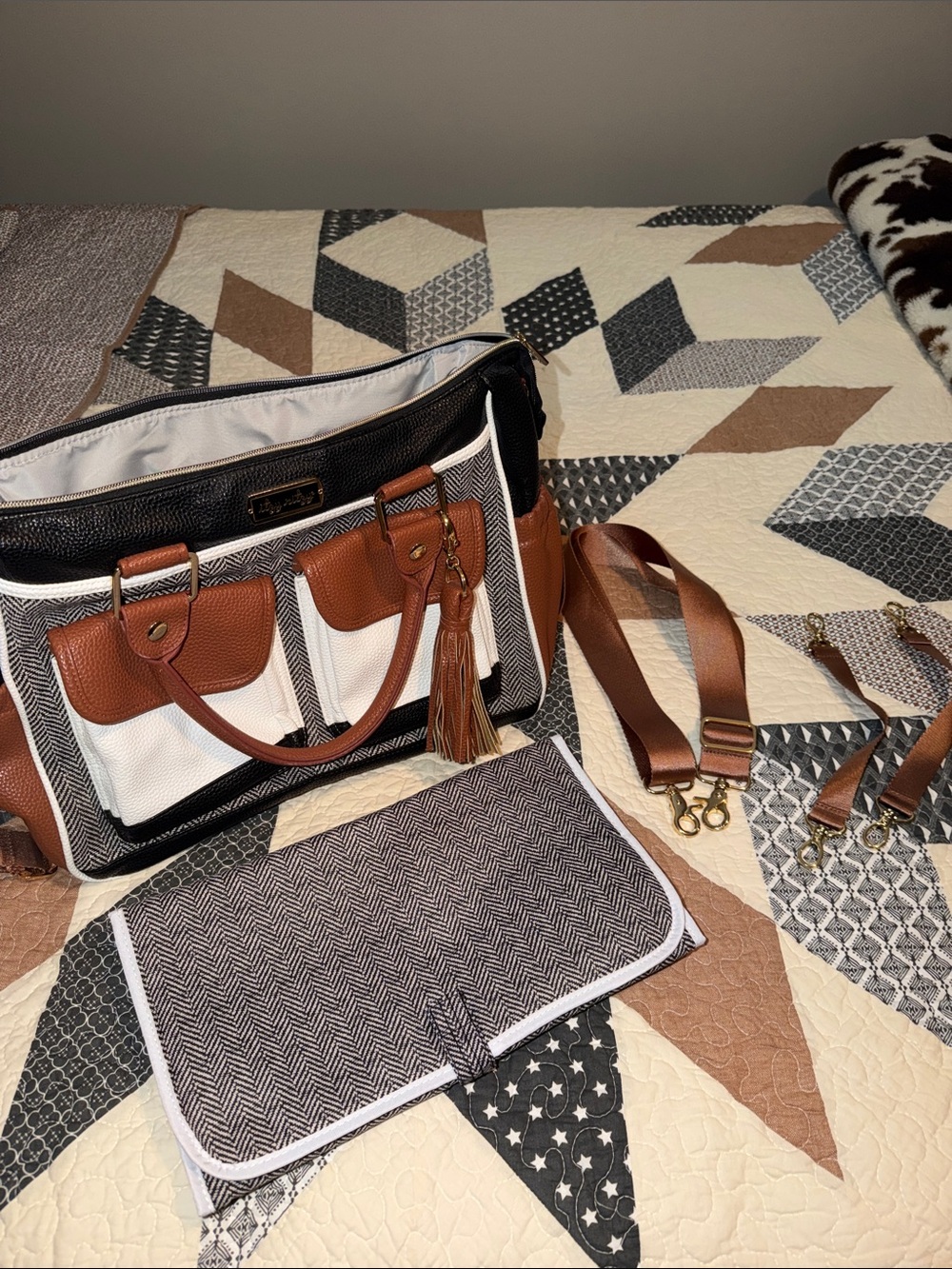 Itzy Ritzy Triple Threat Brown Coffee and Cream Diaper Baby Bag Messenger Tote - Picture 12 of 12